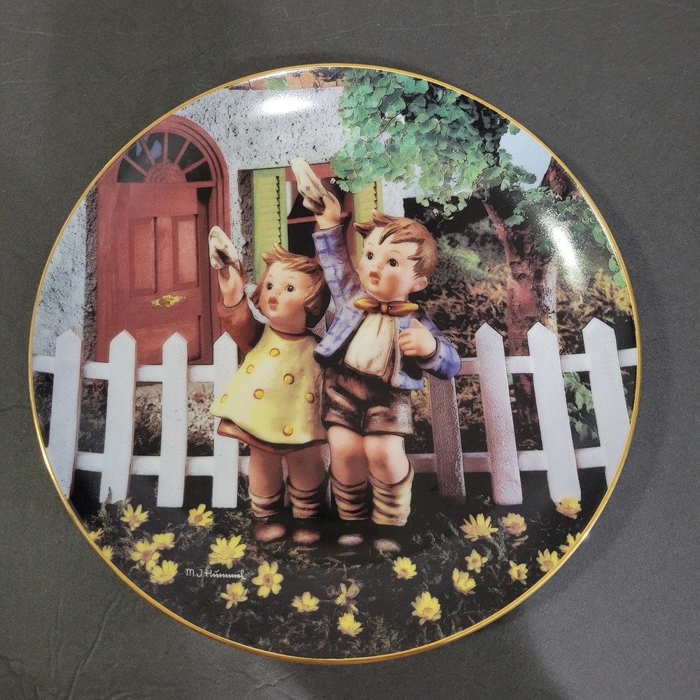 MJ Hummel "Come Back Soon" Plate Little Companions Danbury Mint Gold Trim 8"